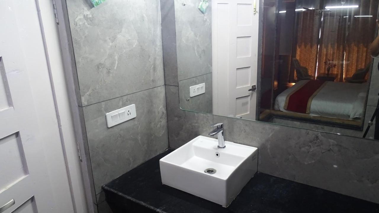 Humble Holiday Inn Kufri Simla Buitenkant foto